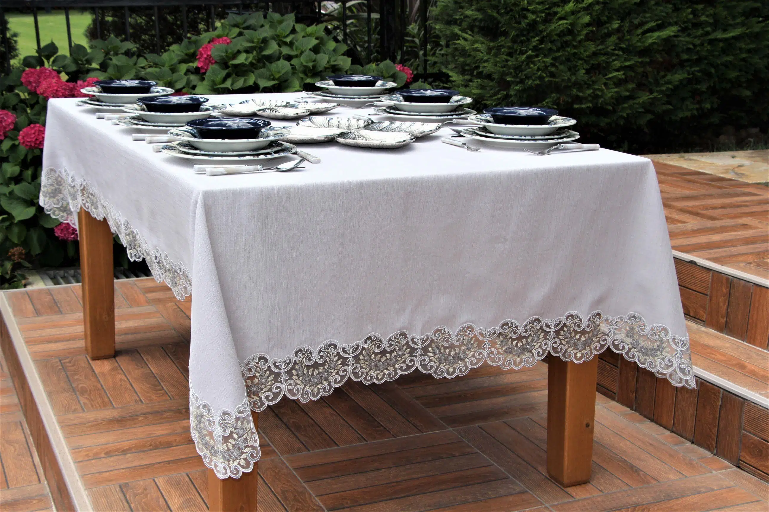 Gri Fransız Dantel Masa Örtüsü